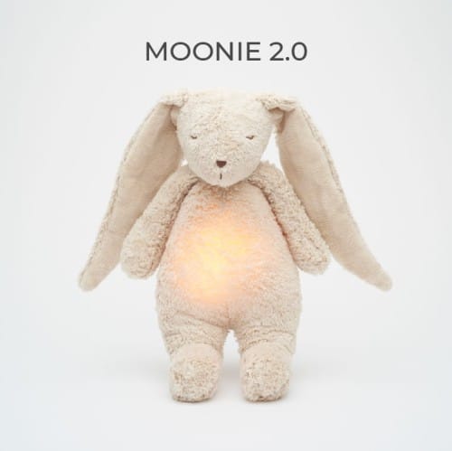 MOONIE 2.0 Επαναφορτιζόμενο βοήθημα ύπνου με ηχογράφηση & αισθητήρα κλάματος Οργανικό βαμβάκι Sand Bunny